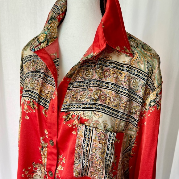 POL “Rodeo” Blouse – Versace Style Print – NWT – Size M - Picture 2 of 9